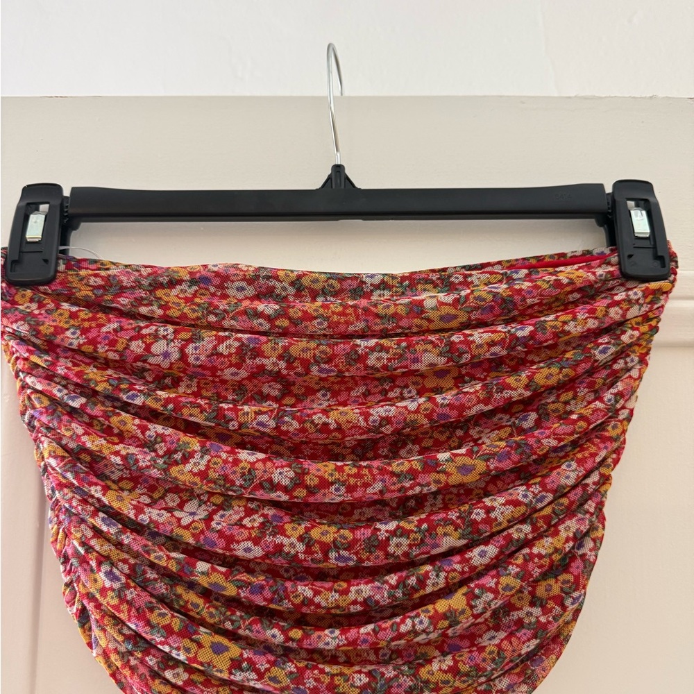 Floral Ruched Top - Picture 2 of 3